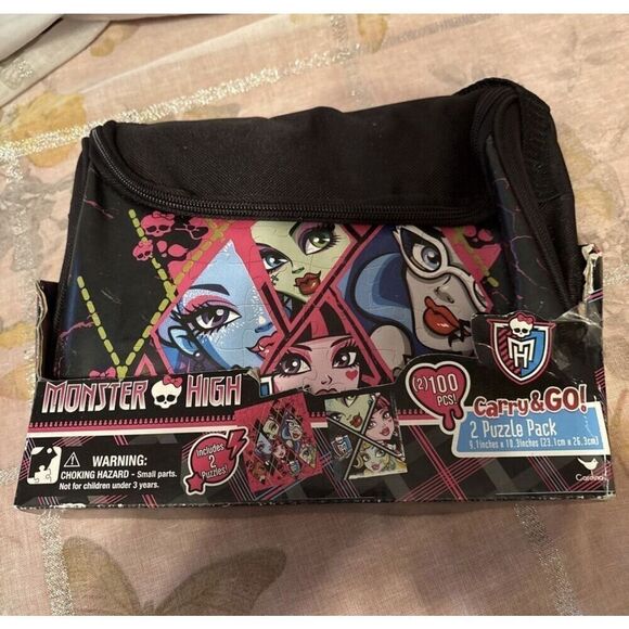 Monster High Carry & Go 2 Puzzle Pack W/ Bag 2013 Mattel 100 Piece Puzzle NEW - Picture 1 of 5